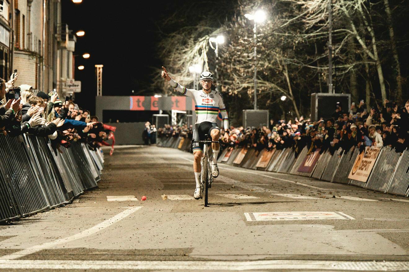 Une impressionnante accélération a suffi à Van der Poel à Diegem