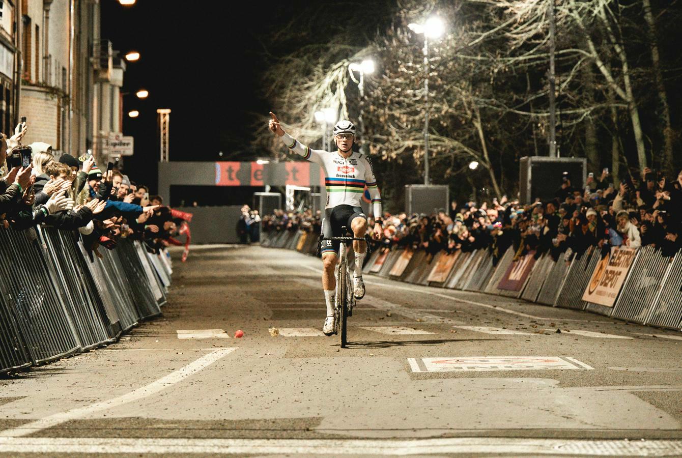 Één indrukwekkende versnelling volstaat voor Van der Poel in Diegem