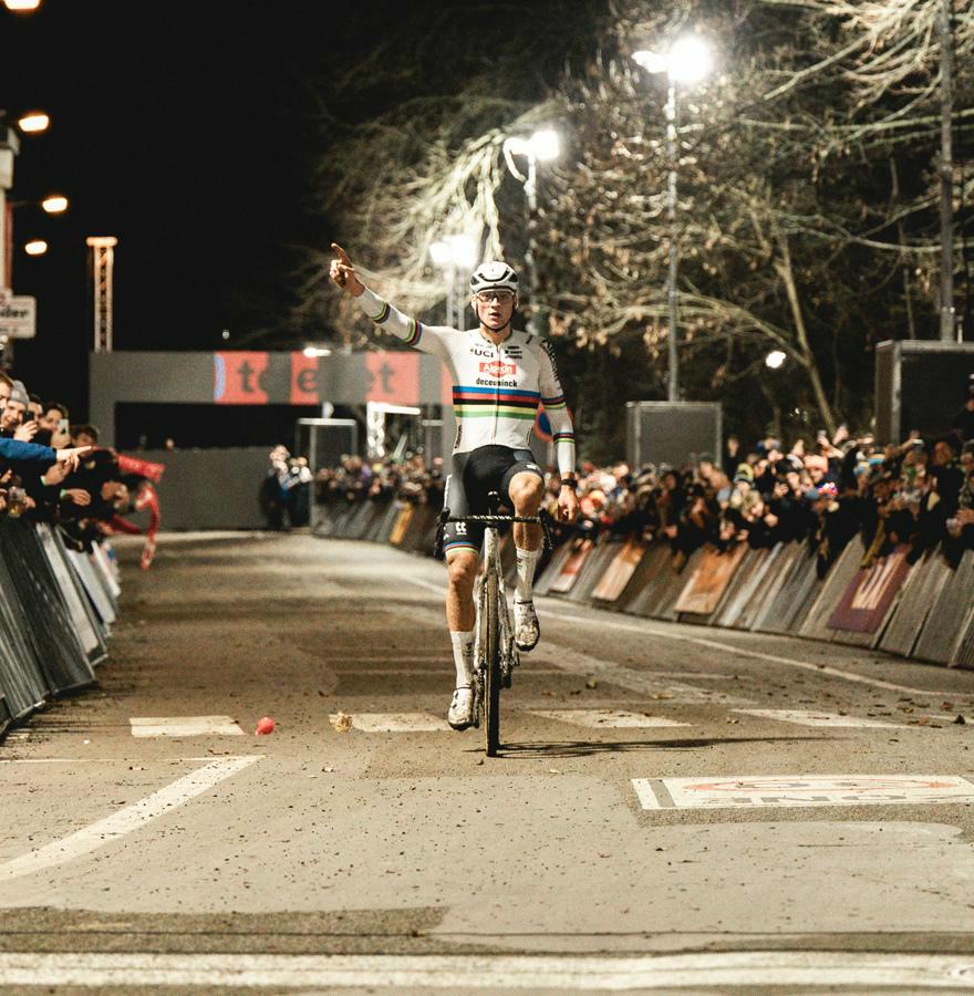 Une impressionnante accélération a suffi à Van der Poel à Diegem