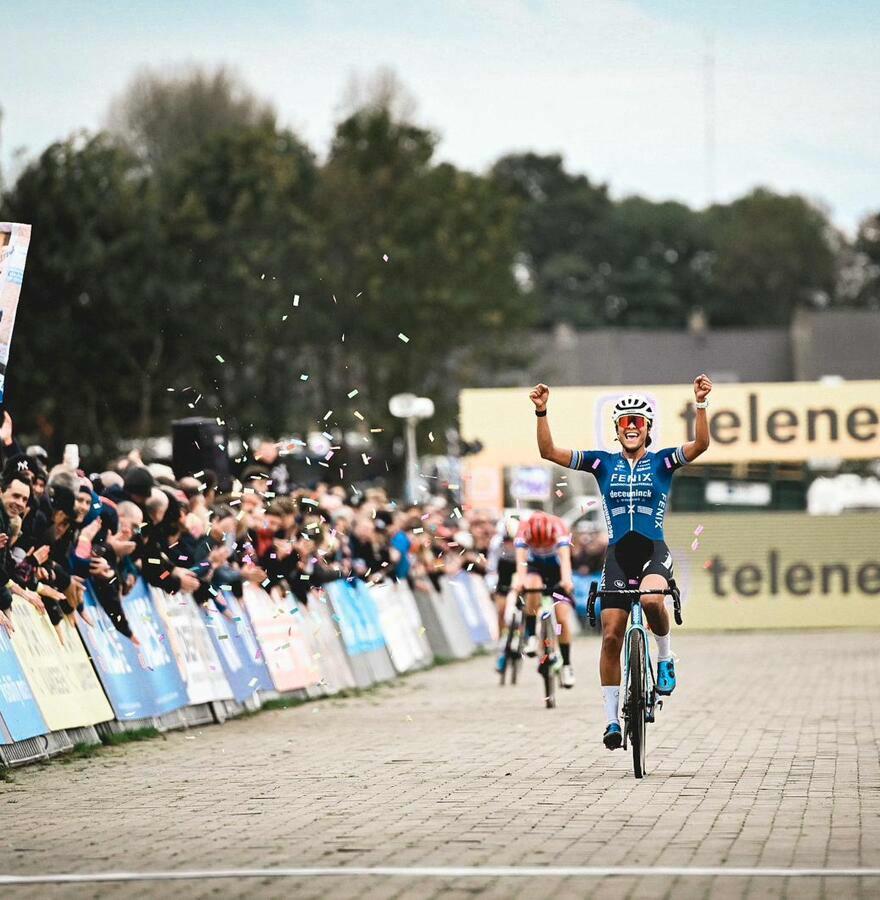 Ceylin del Carmen Alvarado wins the opening race in Ruddervoorde